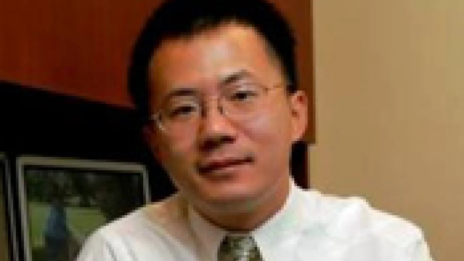 Head shot of Dr. Wu