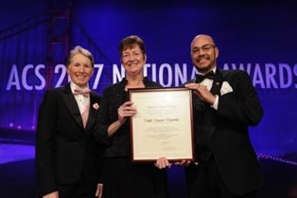 Vicki Wysocki with ACS President Vicki Wysocki with ACS President