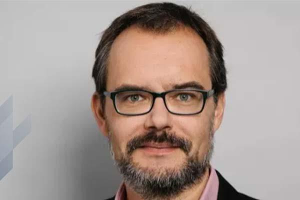 BenjaminDietzek's_HEADSHOT