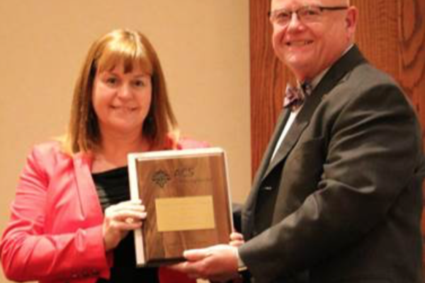 Dr. Ronda Grosse Dr. Ronda Grosse receives ACS award.